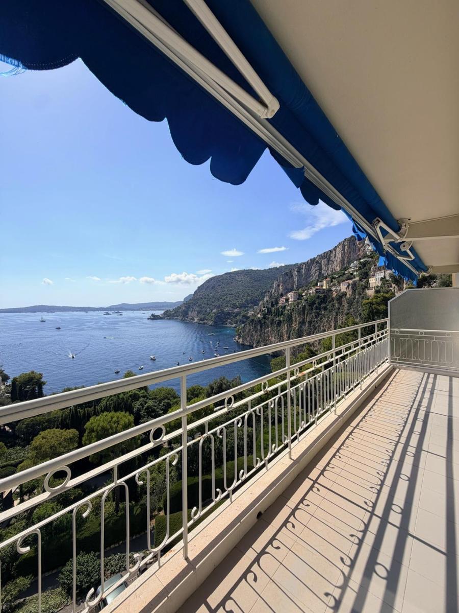 Appartement 4 pi&egrave;ces de 77<sup>m&sup2;</sup> &agrave; Cap d ail